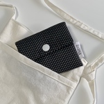 【SALE】(ブラック) ドットのボタンミニポーチ 