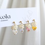 お花のフープピアス✧色が選べる　フープピアス　お花　ビーズ　ビーズリング