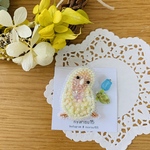 🦜首かしげインコちゃんのお花どうぞ🌷ブローチ