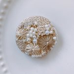 ビーズ刺繍くるみボタン（ヘアゴム/ブローチ）