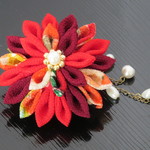 浴衣に！つまみ細工の花の2Wayクリップ（赤）