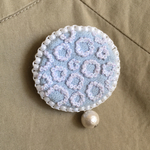 シャボンの雫 刺繍とコットンパールのブローチ