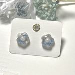 小さなお花ピアス