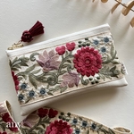 new✨インド刺繍リボン♡大人ポーチ 淡いベージュ　用途いろいろ便利なサイズ！