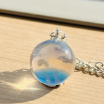 夕暮れと広がる水平線のレジンネックレス チャーム キーホルダー 空玉レジン 雲レジン