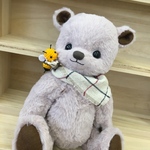ハンドメイド　ハチさんと仲良し⁉️キョロっとしたお目めのテディベア風クマさんぬいぐるみ🧸&ハチあみぐるみ