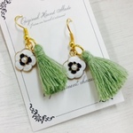 SALE★大人のフープピアス★ゆらゆらタッセル×モノトーンフラワー