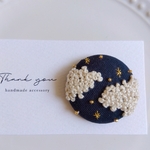 刺繍ブローチ　夜空