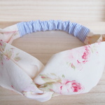 ピンクローズのクロスヘアバンド