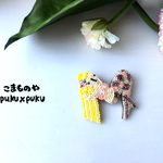 ビーズ刺繍のアルファベットブローチ「M」