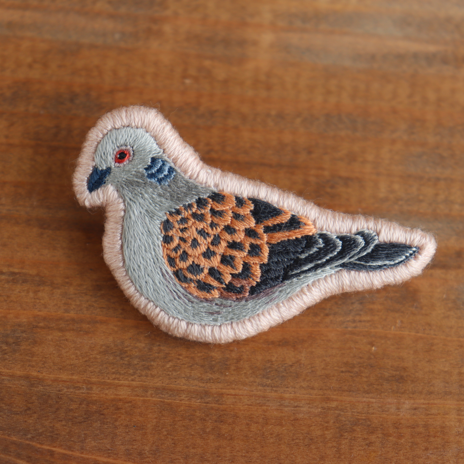 キビタキ 刺繍 ブローチ （ 野鳥 鳥 小鳥 ） ブローチ mame.pii