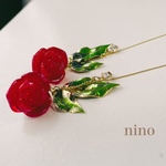 🌹真紅のバラと揺れるリーフとチェーン🌹選べるイヤリング&ピアス&マグネットピアス