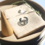 Ear cuff（Black Glass：Dark Matter）：波動玉®【受注制作】