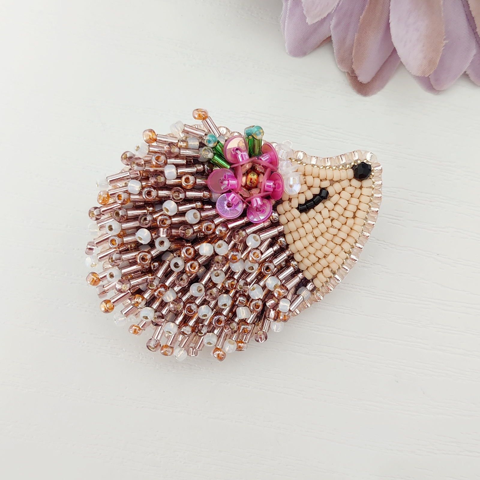超安い ハリネズミ／ビーズ刺繍ブローチ 国内最大級 minne | b8q-p8d - その他