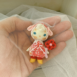 お花を持ったチビみみちゃん