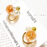 かすみ草(アプリコット)のリングのついたピアス