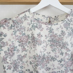eさま専用＊リバティ＊花びらスリーブのブラウス （9号)