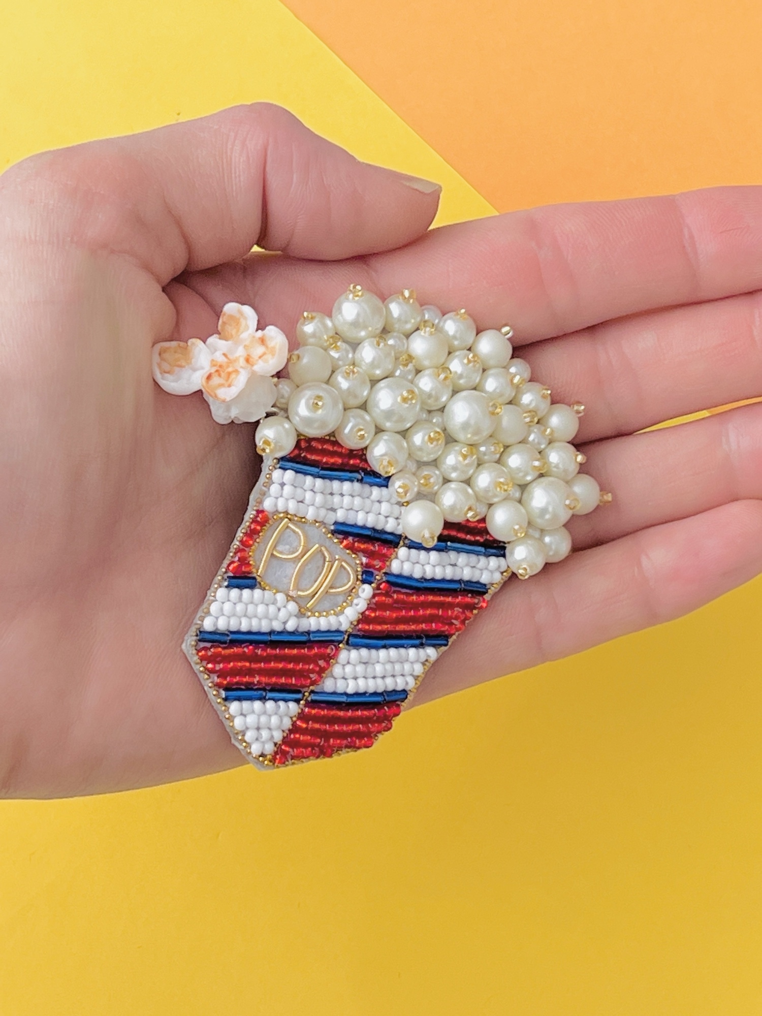 SALE/はじける！ポップコーンのビーズ刺繍ブローチ/② - le