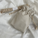 フェイクレザー×刺繍リボン　3way スマホショルダーバッグ（スマホショルダーストラップ　巾着バッグ　肩がけバッグ　ショルダーストラップ）ライトグレージュ