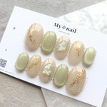 ネイルチップ｜上品グリーン×流れるミラーライン｜淡い緑のカラーで魅せる大人可愛いマグネットニュアンスネイル｜結婚式・前撮り・グリーンドレスに◎春夏にも◎