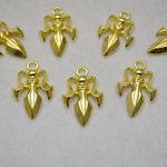 【 ビーズクラブ 】 金属パーツ チャーム つるぎ剣 10個セット 26mm　ゴールド[4582434310055]