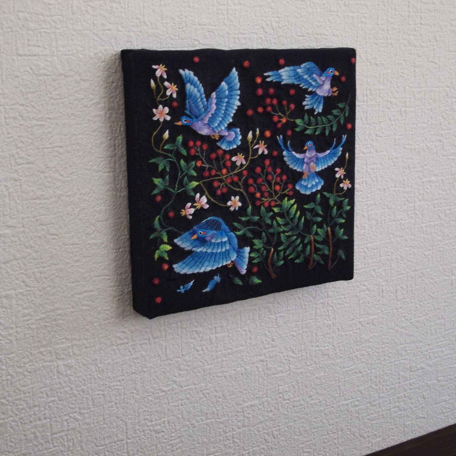 手刺繍 アート 青い鳥 - ERINYAMAN | minne byGMOペパボ 国内最大級の