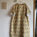ハーフリネンデージー刺繍のワンピース