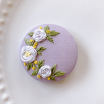 刺繍くるみボタン（ヘアゴム/ブローチ）