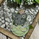 籠入りチンチラの手刺繍ブローチ【lilla ekorren🪡🧶】