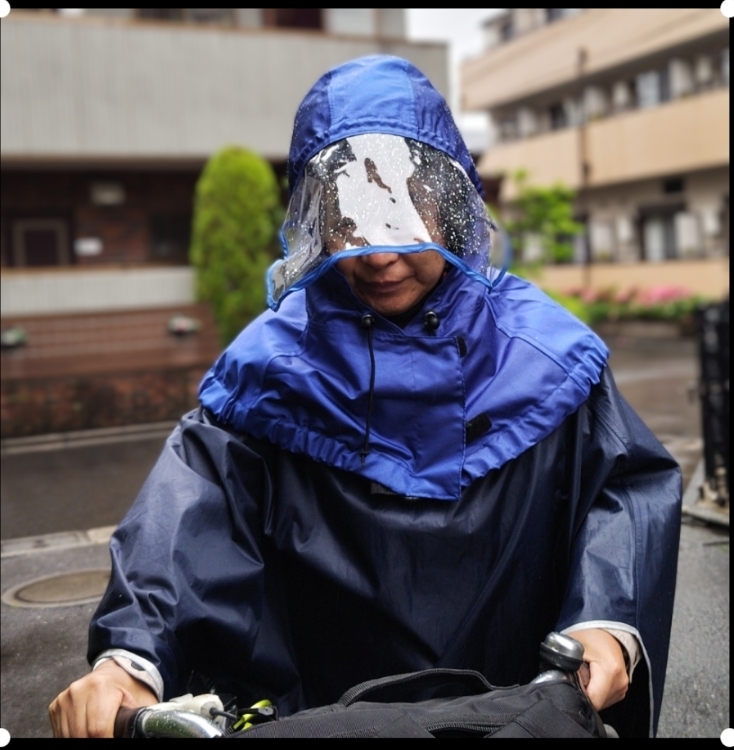 再販】💗フード型レインハット・ヘルメットの上から被れる（青