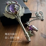 [新作] 鍵モチーフネックレス「魔道具師の隠し部屋の鍵」レジンネックレス 魔法具 
