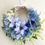 蒼いクレマチスと紫陽花のリース