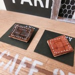 メッシュレザーのブローチ2個セット＊こげ茶と茶色＊菱形と長方形