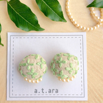 きみどり小花刺繍のまるピアス