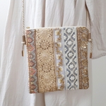たっぷり刺繍リボンのましかくサコッシュ