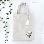 SALE   リネン・手刺繍の手提げバッグ【すずらん】B5サイズ　マチ有り