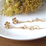 お花と蝶々のロングイヤリング