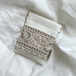 バネ口ポーチ（ミニポーチ　アクセサリーケース　バネぐち　お薬ケース）フェイクレザー×刺繍リボン