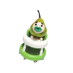 歩行器で遊ぶラフランス洋梨の皮をかぶった粉吹かけるベビー