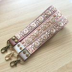 インド刺繍リボン×フェイクレザーのハンドストラップ