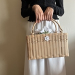 新色です☆バニラモカ☆四角のかごバッグ♪クロス編み模様入れてみました〜巾着袋つき。巾着袋お選びくださいませ。受注制作です。
