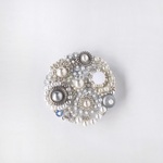 Blanco Blanco　シェルパールつきビーズ刺繍ブローチ