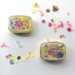 リバティと押し花のピルケース