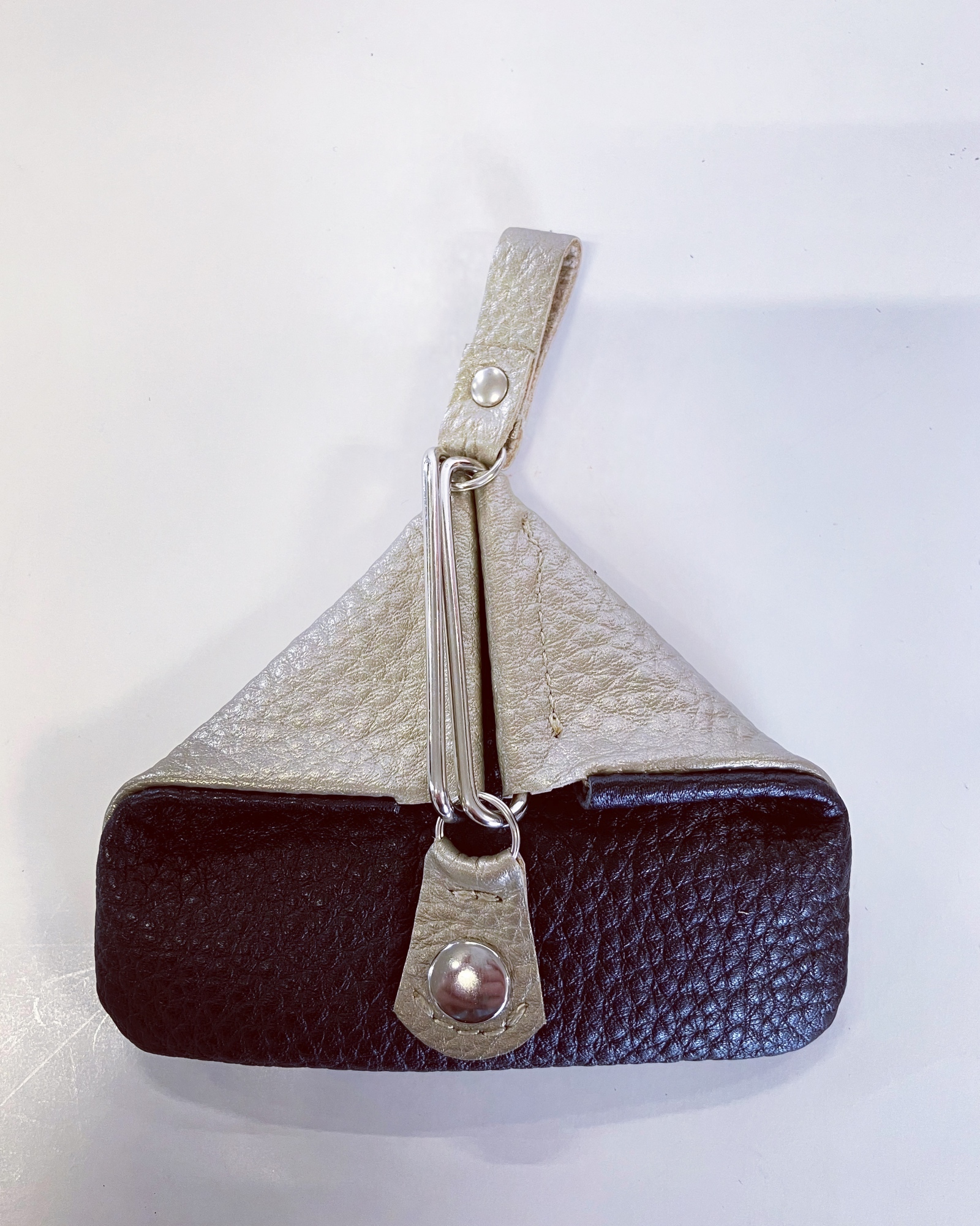 Dog ear coin case〜犬の耳の様な可愛いフォルムのコインケース〜(姫路レザー) 10,868円