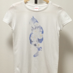 きれいな青い猫と白いくちなしのＴシャツ　受注制作