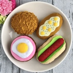 ☆惣菜パンセット4個☆ フェルト おままごと パン パン屋さん 知育 食育 ハムエッグパン ホットドッグ コーンマヨパン カレーパン フランスパン