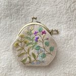 コットンリネンと野の花刺繍のがま口6