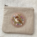 リネンと刺繍のすずめと春の野の花ポーチ2