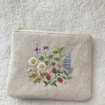 コットンリネンと刺繍の春の野の花ポーチ3