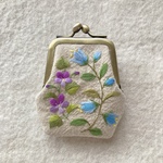 コットンリネンと刺繍の野の花がま口9